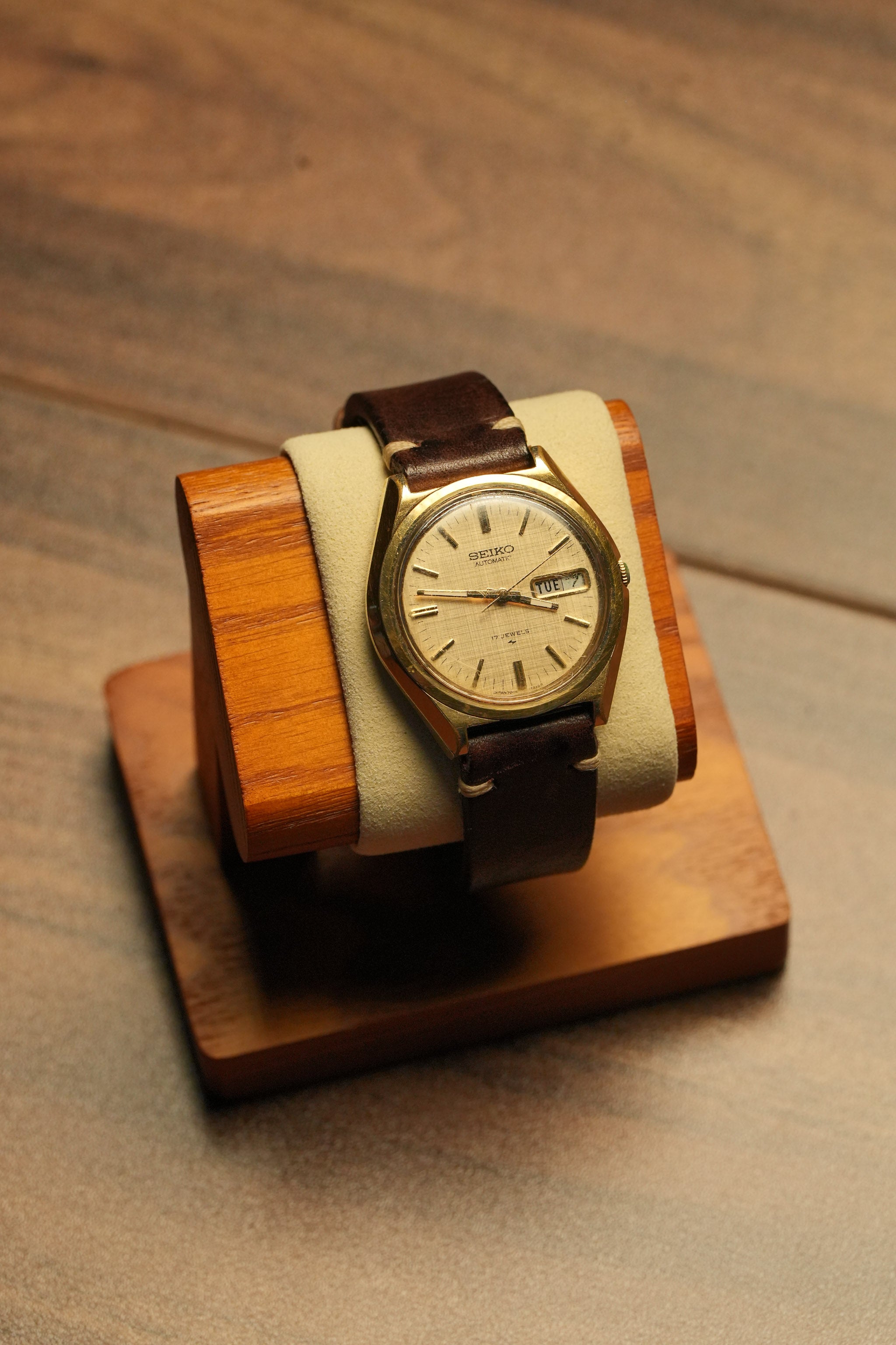 1975 Seiko Automatic Linen Dial Rare 17 Jewels 7006-7079