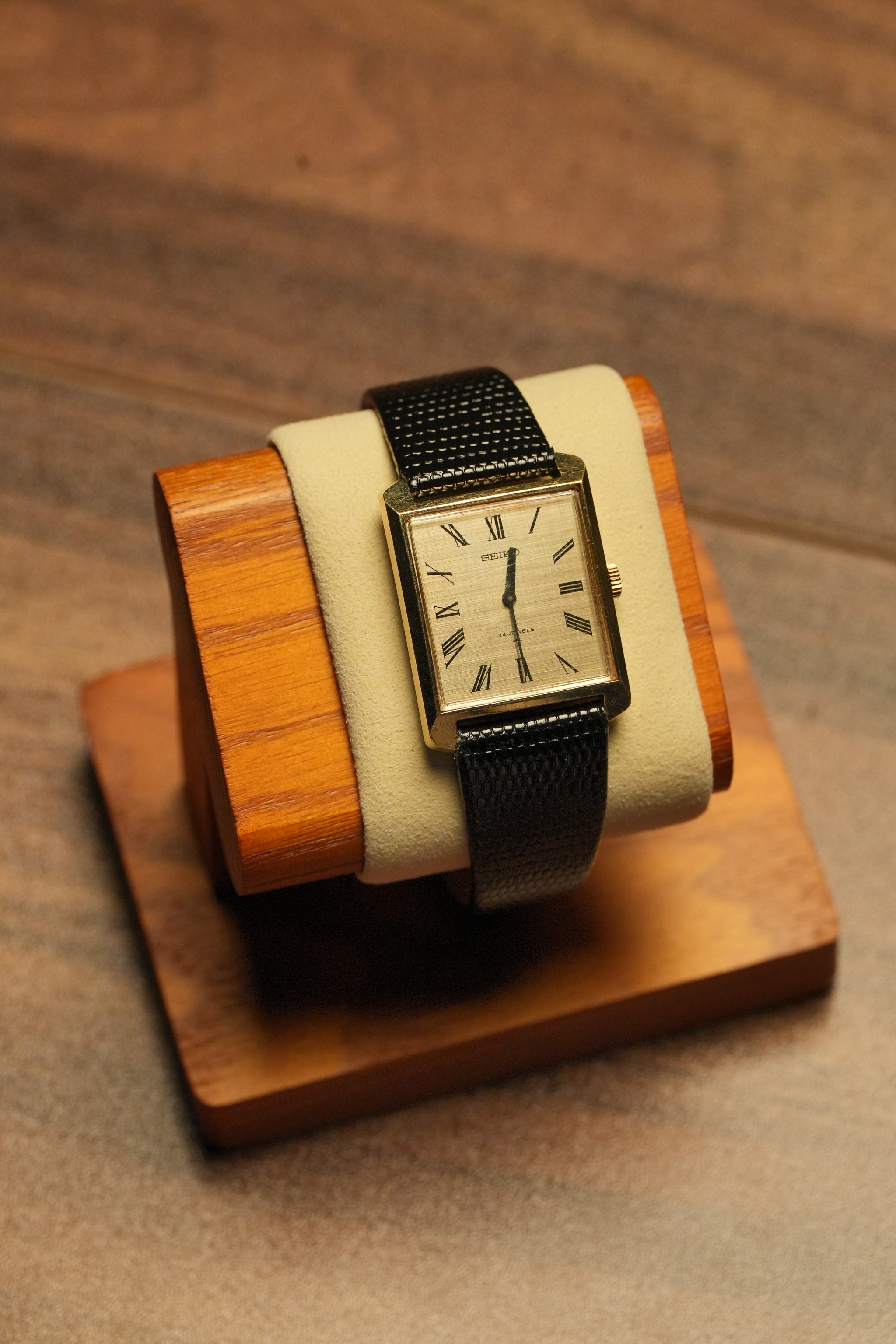 1971 Seiko Chariot Tank Linen Dial Manual Wind 2220-3199