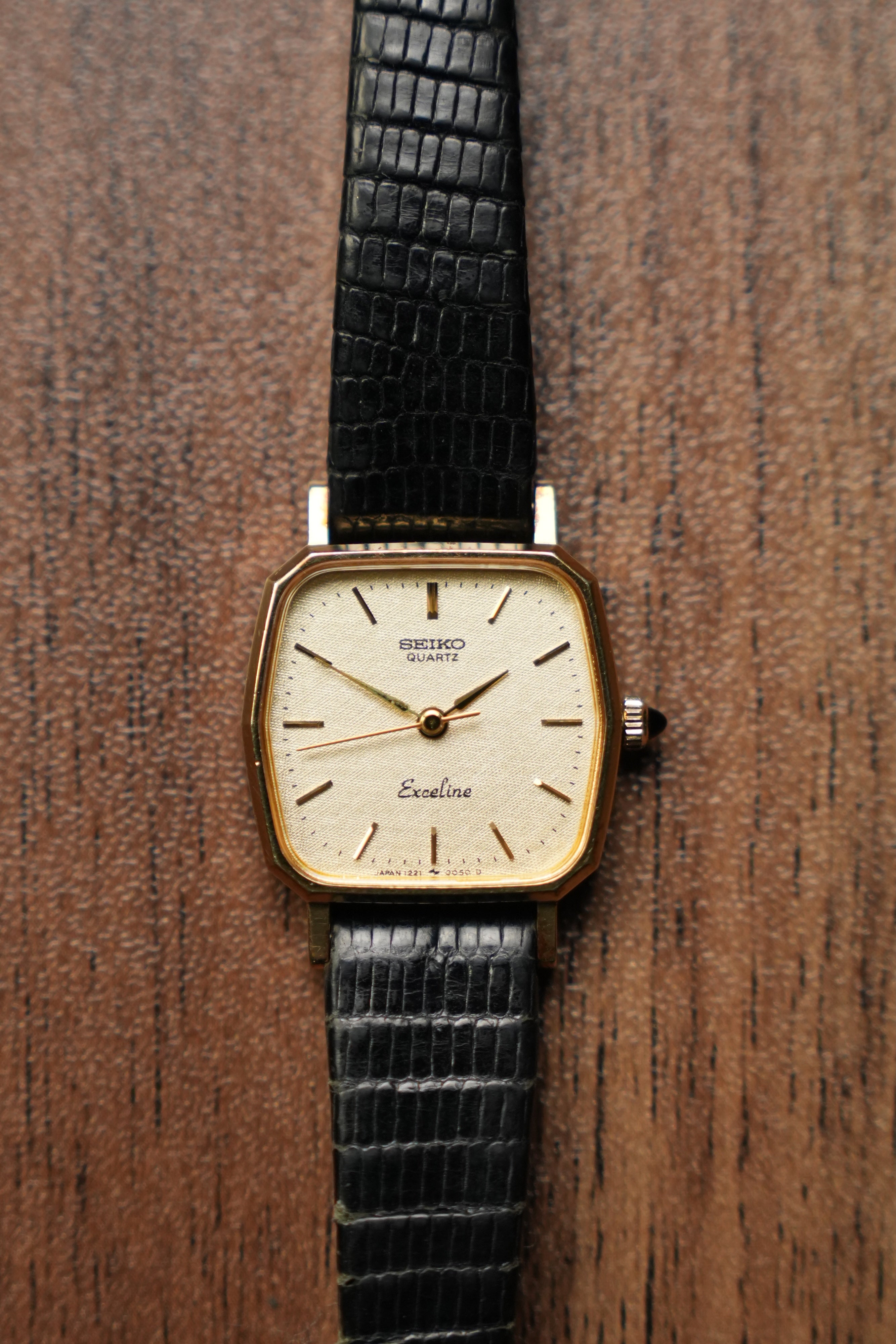 1974 Seiko Exceline Ladies Quartz Black Band 1221-5010