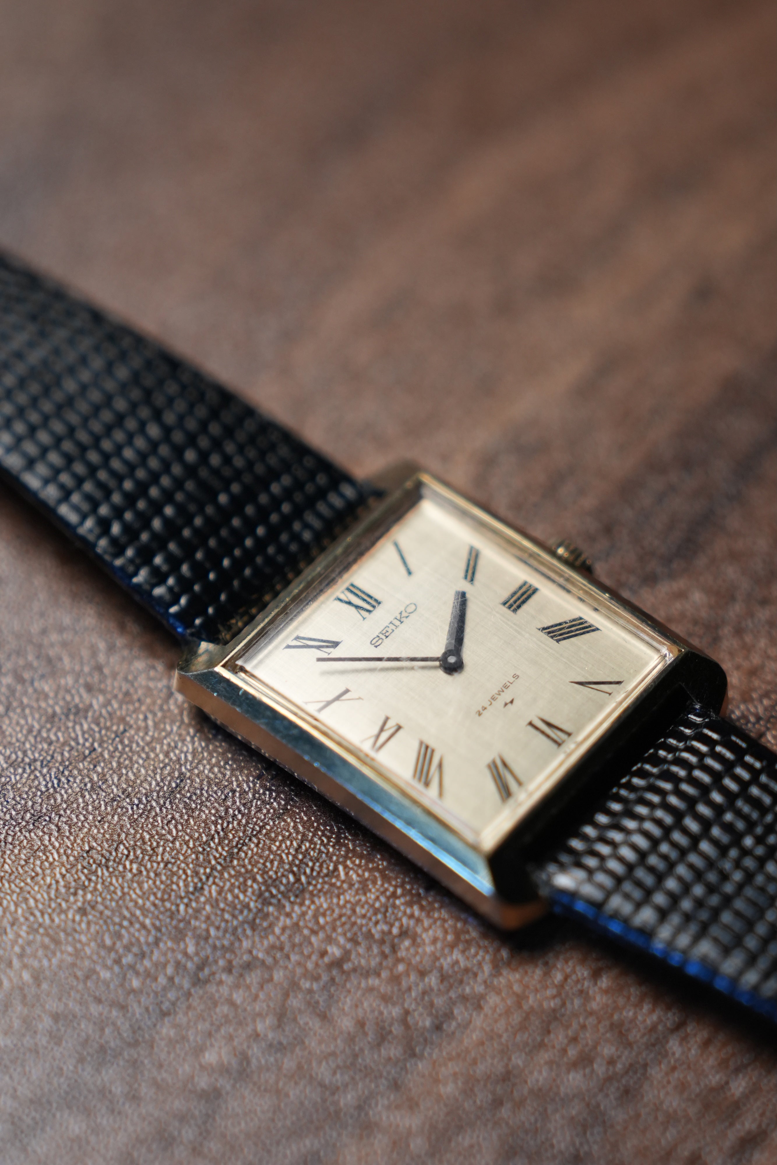 1971 Seiko Chariot Tank Linen Dial Manual Wind 2220-3199